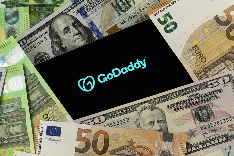This Investor Bought a Crypto Domain for $16 — and Sold It for $435,000. Here's How