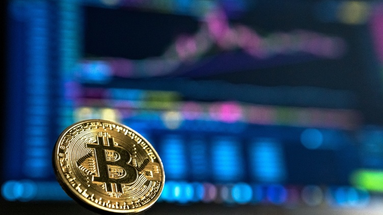 US Spot Bitcoin ETFs Ended Record 19-Day Inflow Streak Following $65M Outflow