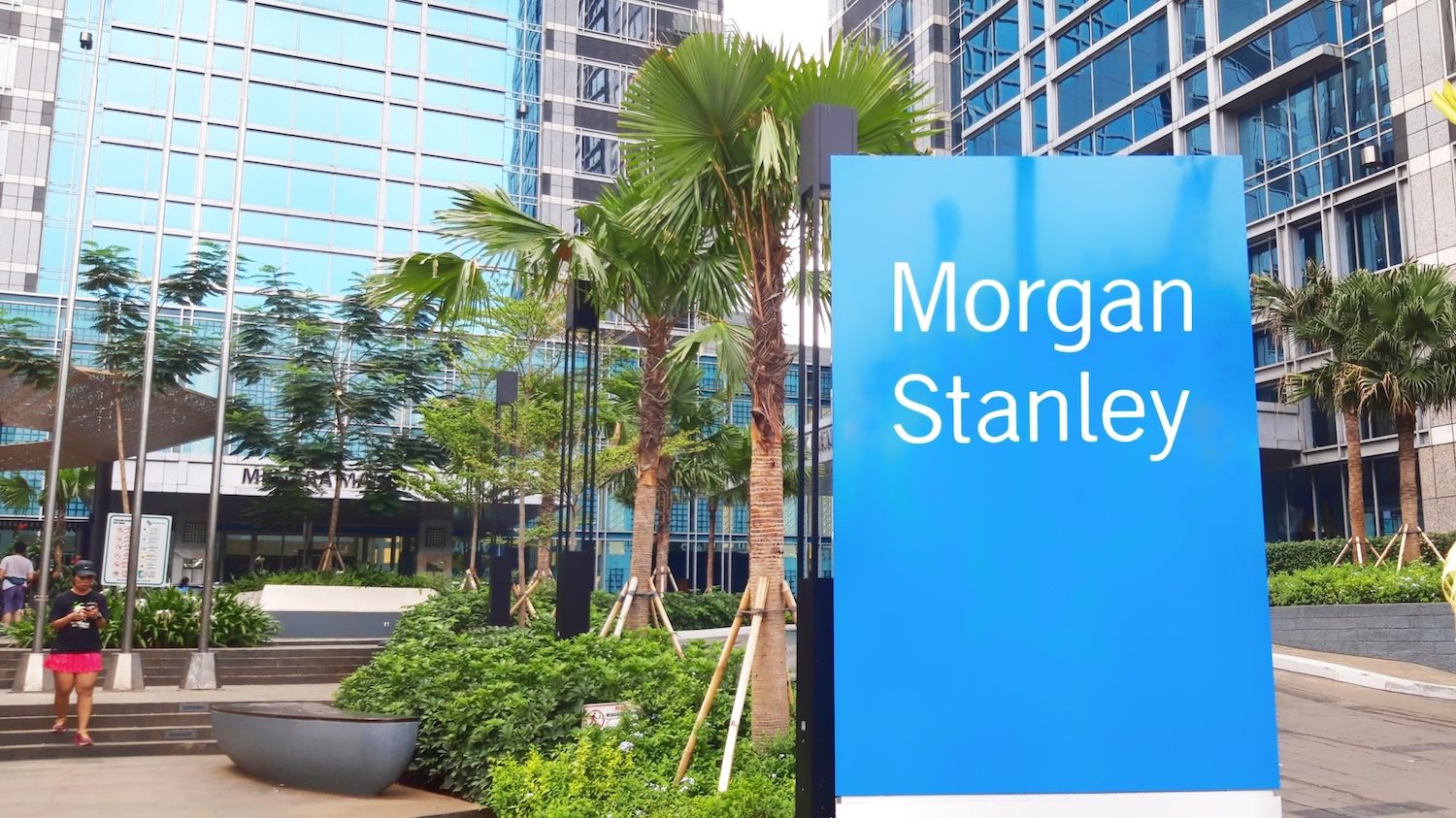 XRP Sinks More Than 10% In A Week Despite Morgan Stanley’s ETF Exposure