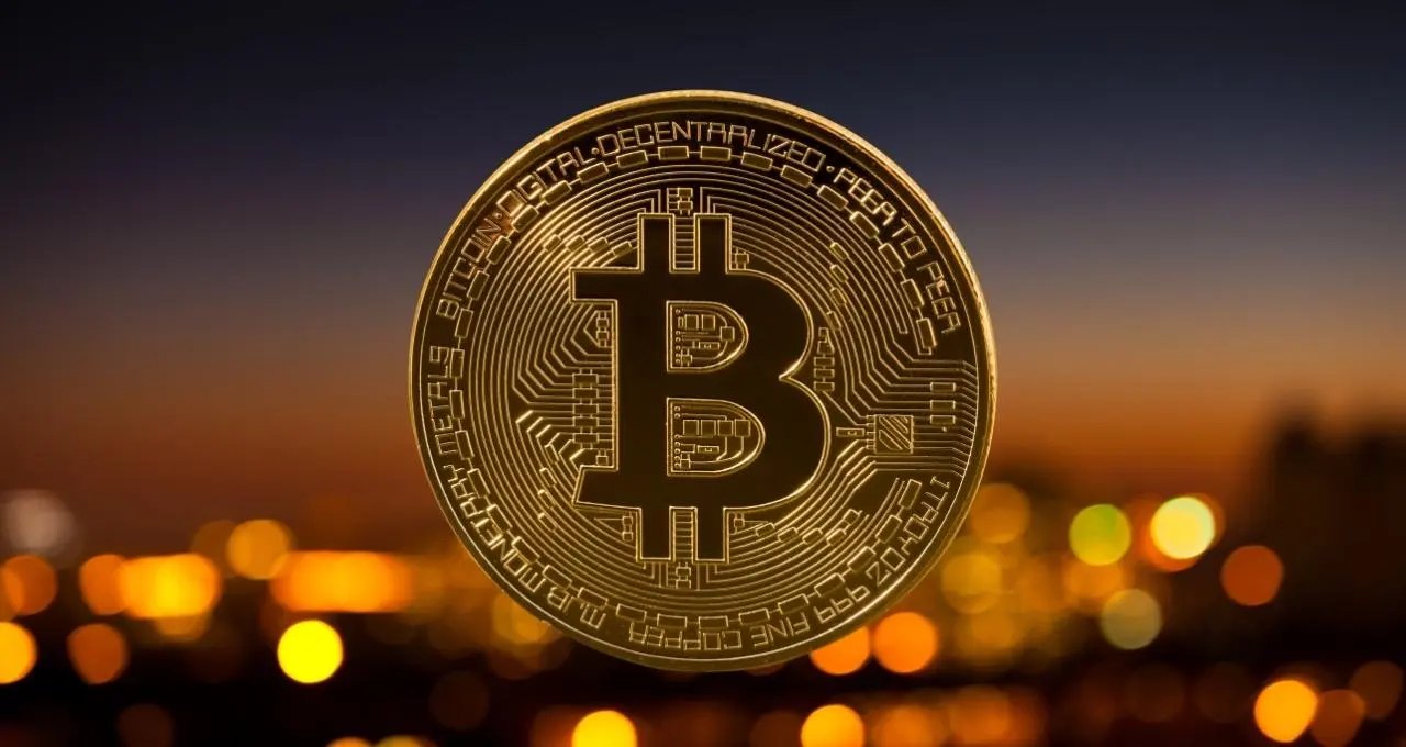 Bitcoin Long-Term Holder Losses Signal Bottoming Phase Without Full Capitulation